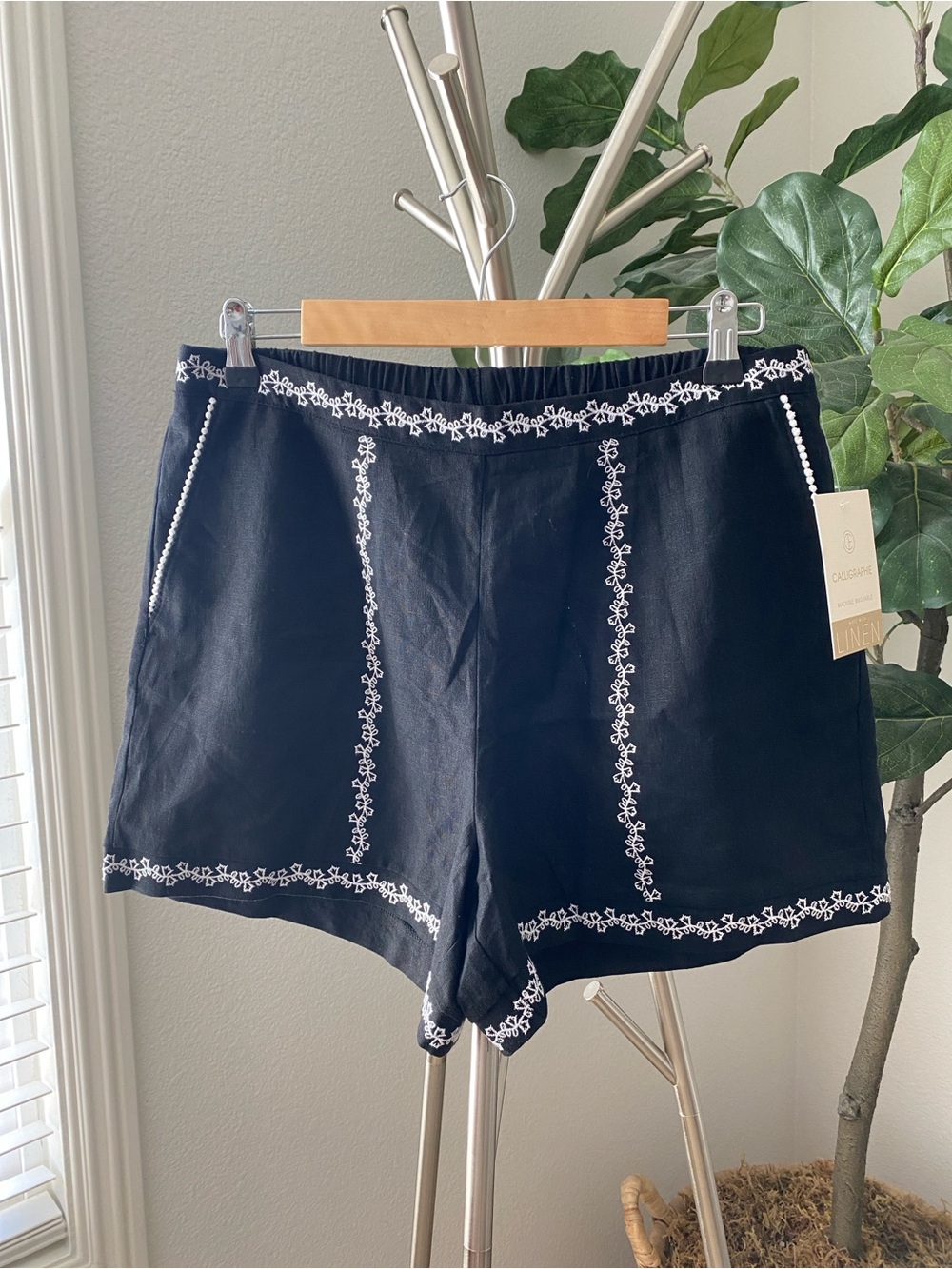 Calligraphie | Embroidered Black High-Waist Linen-Blend Women's Shorts
